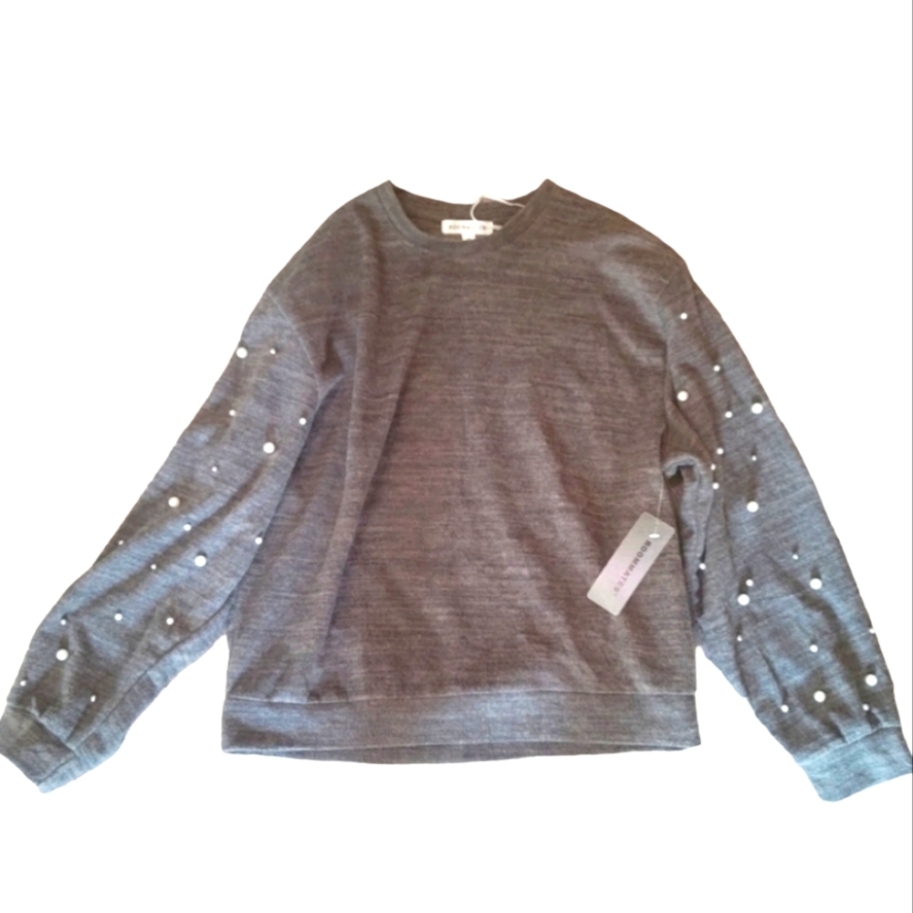 Roommates size medium pearl embellishment on shoulders sweater shirt. NWT